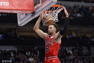 球员选择返 球员选择返