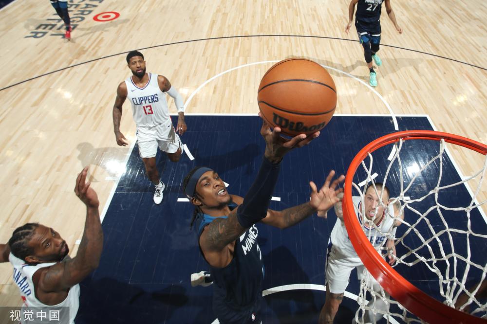 目光聚集到 目光聚集到