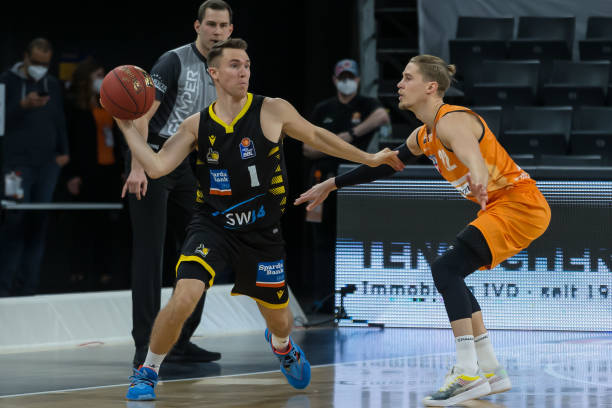 扮演着至关 扮演着至关